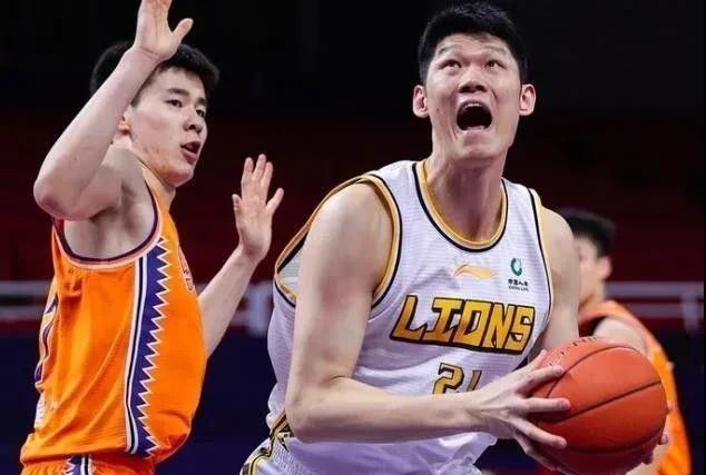 为引出神秘的X先生，解救布达佩斯，;生化女米拉;乔沃维奇饰演的国际特工，带领王大陆、张榕容、许魏洲、刘美彤四位;素人特工展开了一场国际冒险